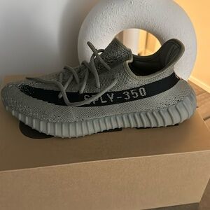 Yezzy Boost 350 V2, size US 10.5 Brand new